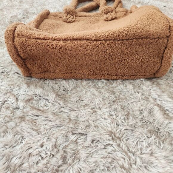 ASOS Design Brown Fuzzy Sherpa Tote Bag - Picture 5 of 11